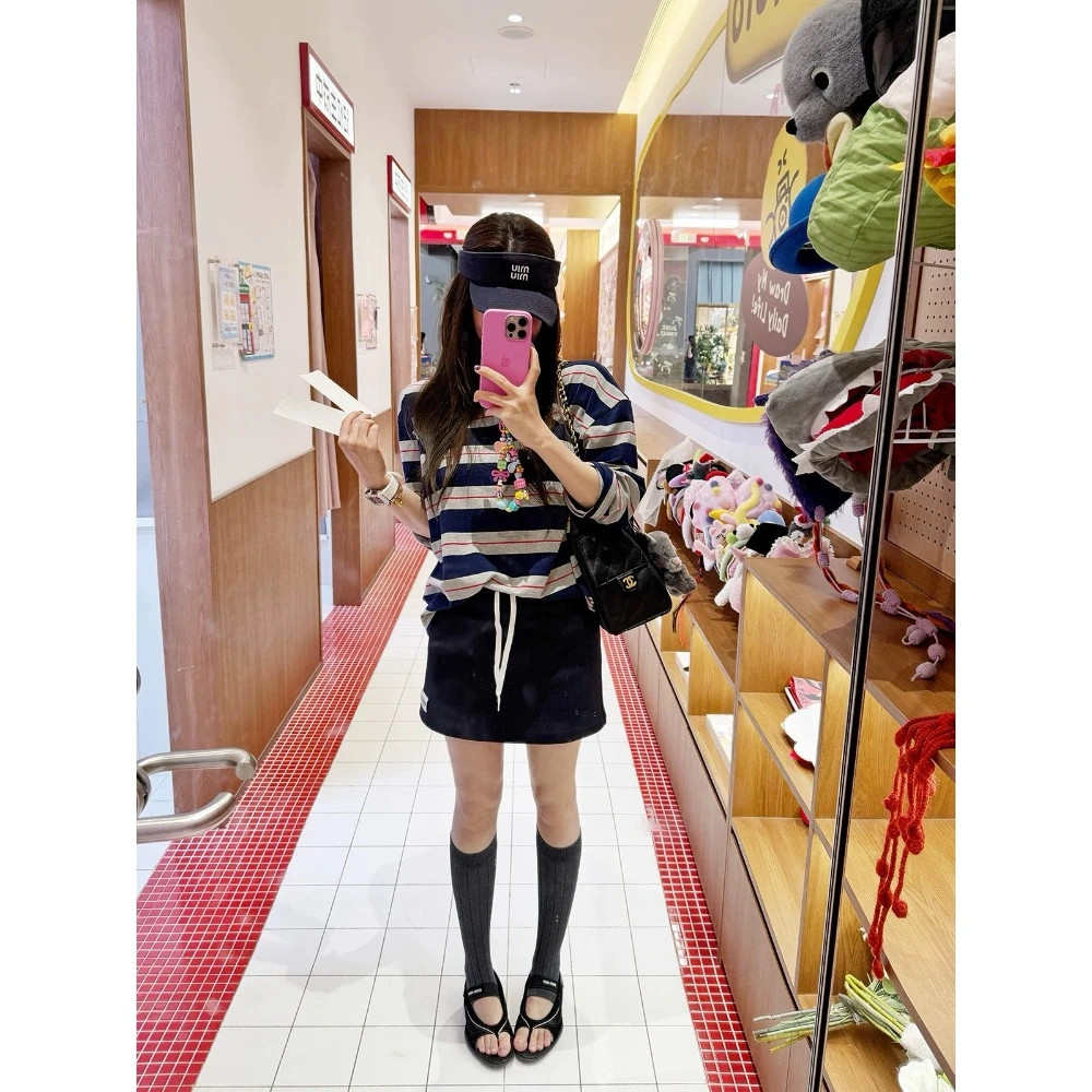 圆领色织条纹宽松长袖T恤女+短半身裙女