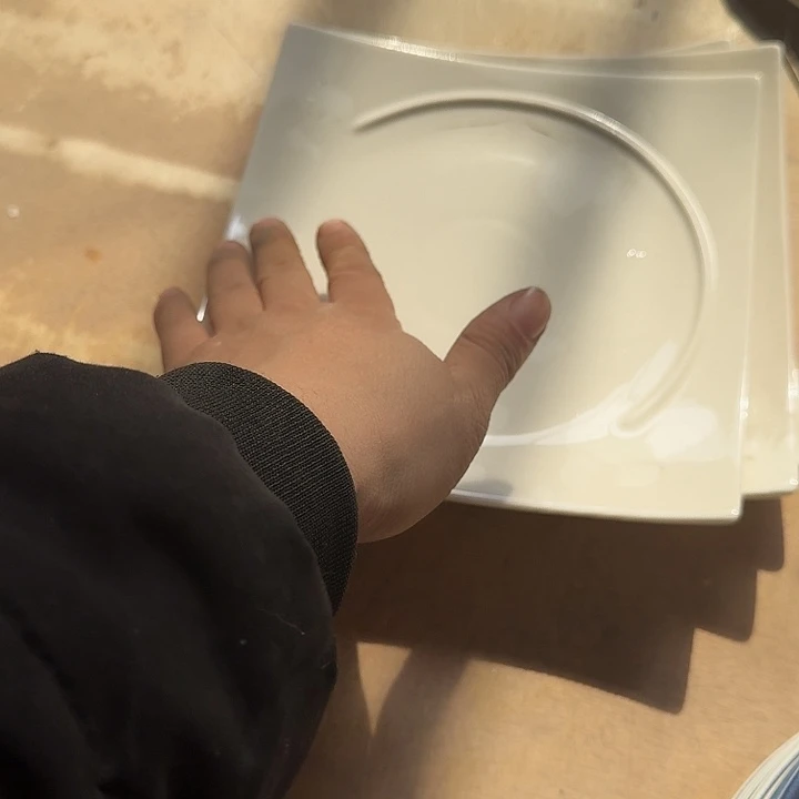 瓷8 英寸 翘脚盘子 4 个
