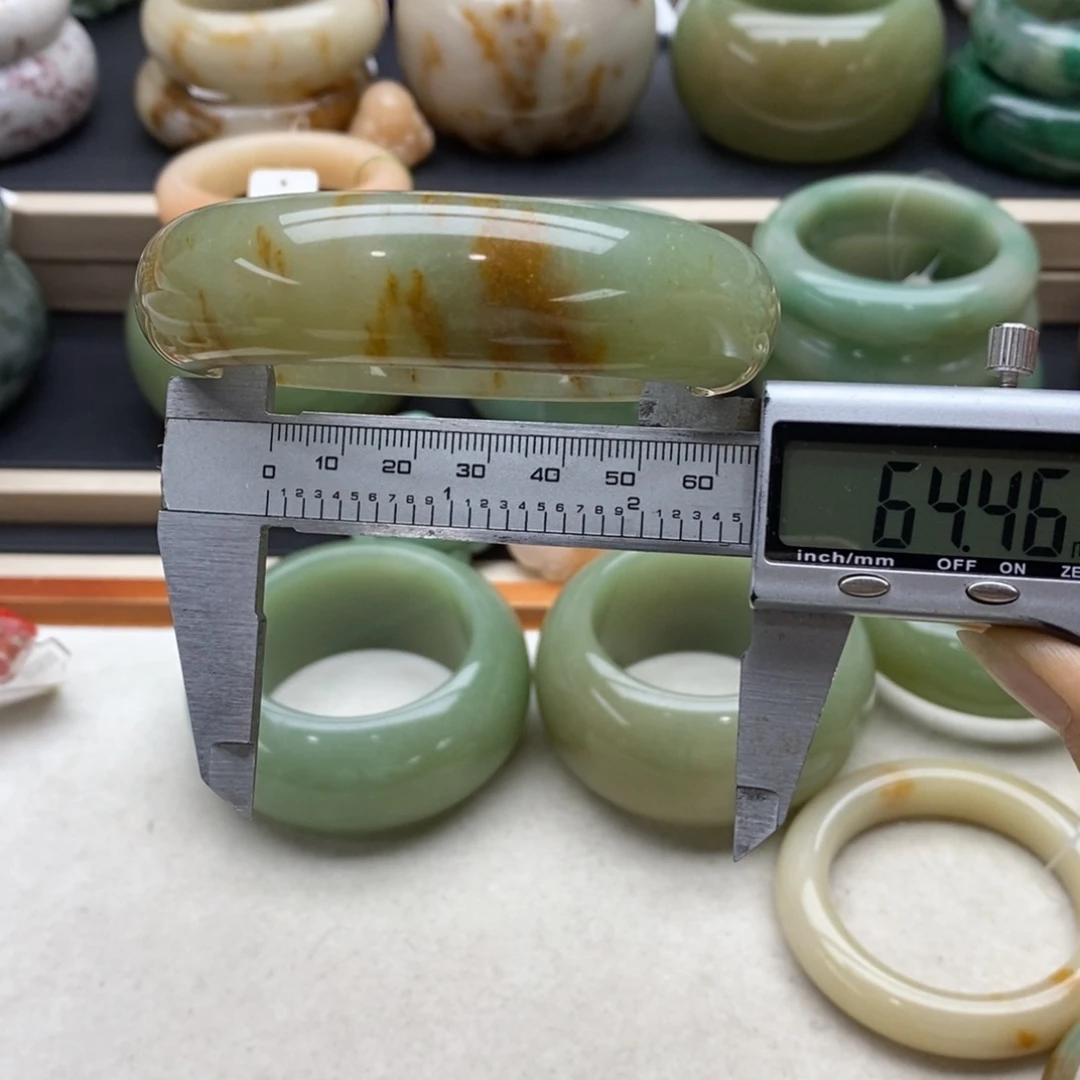 未镶嵌手镯石英质玉