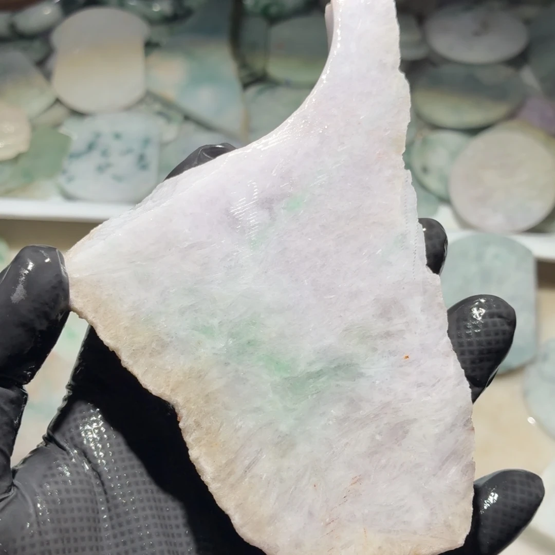 翡翠未镶嵌颈饰边角料