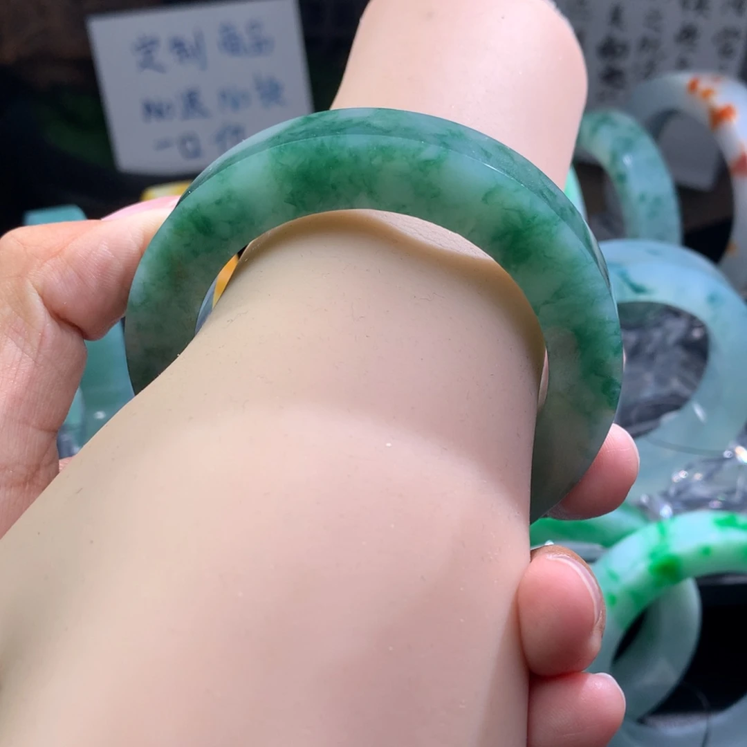 未镶嵌翡翠手镯定制翡翠