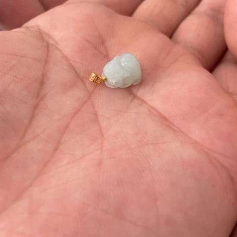 翡翠颈饰18K金镶嵌小**?好看