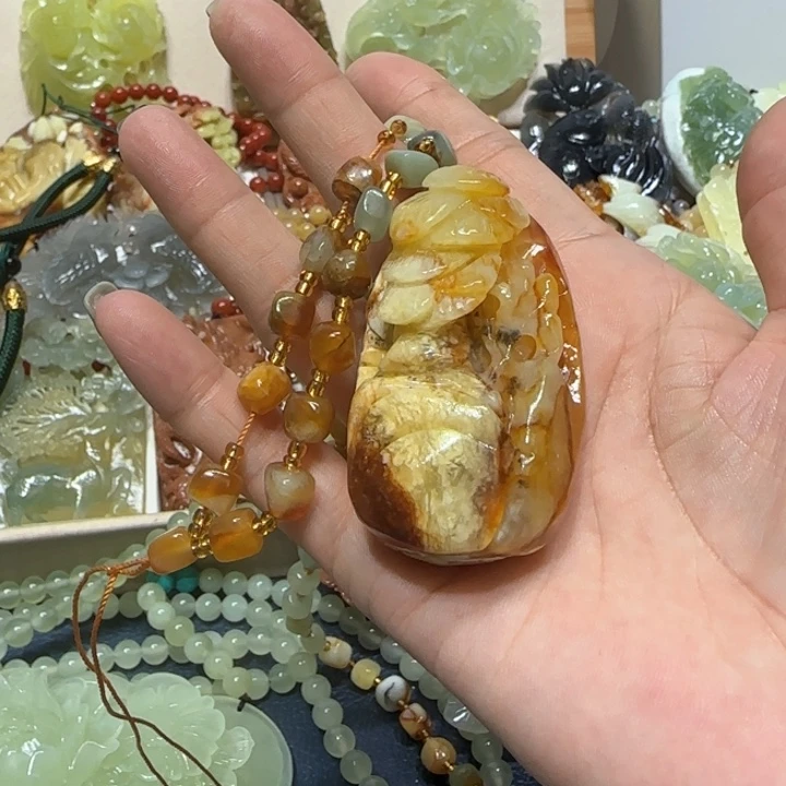 未镶嵌蛇纹石玉吊坠