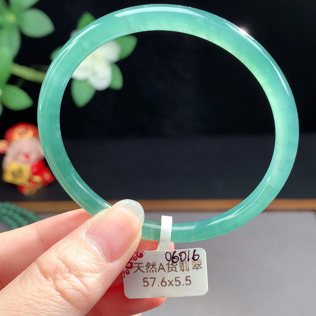 未镶嵌手镯（圆镯）翡翠