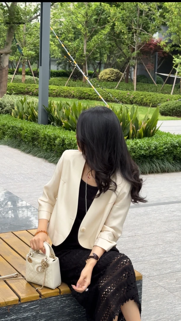 阿黎精选-------夏季薄款一颗扣七分袖外套