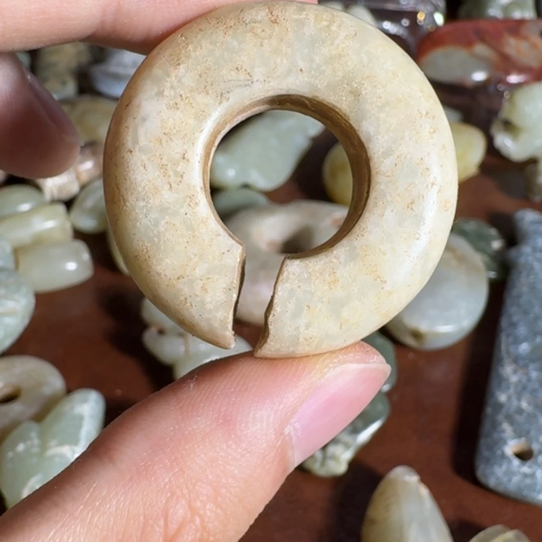 和田玉（糖玉）未镶嵌珠宝半成品大**夫