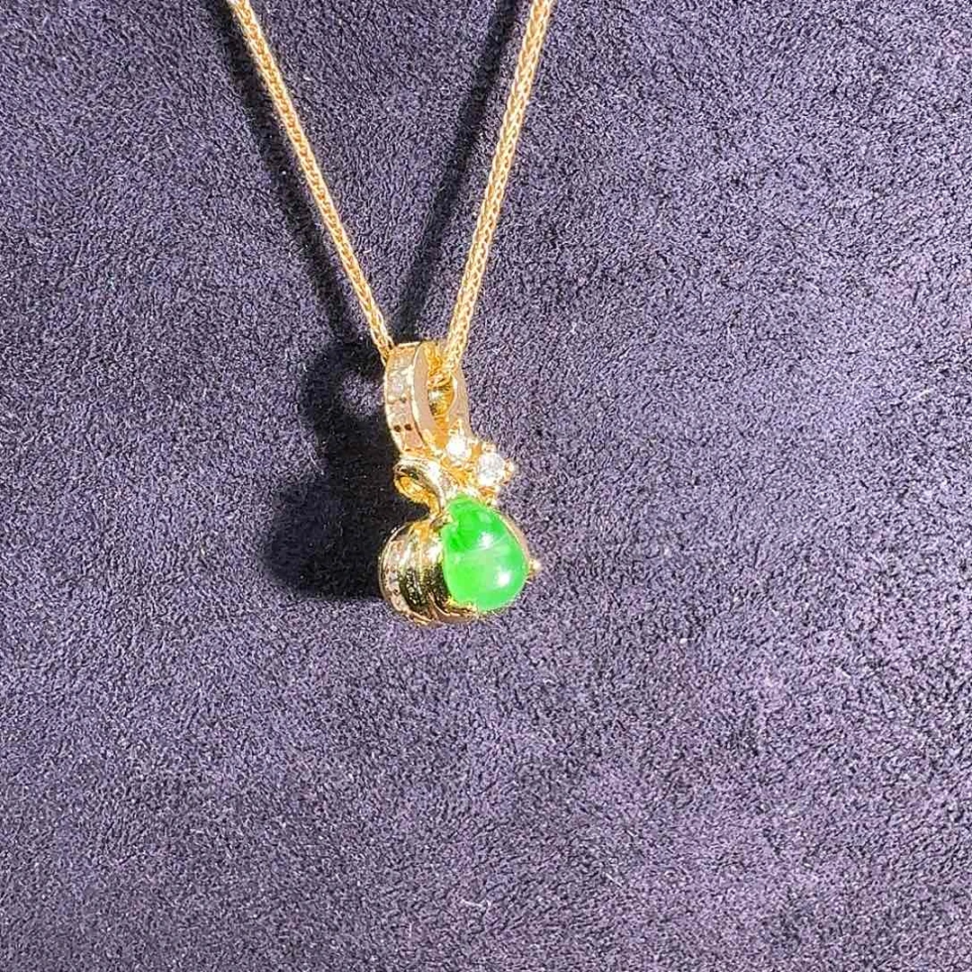 翡翠未镶嵌颈饰葫芦