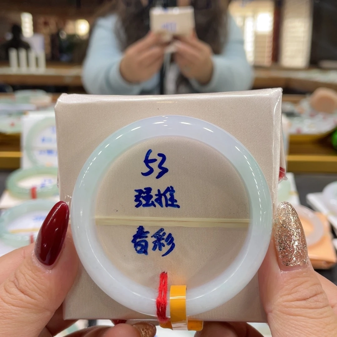 翡翠手镯未镶嵌翡翠