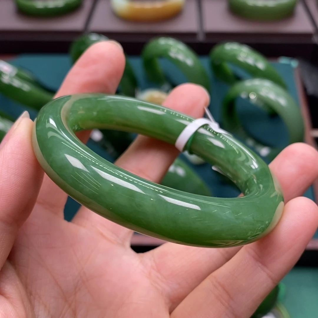 和田玉（碧玉）未镶嵌手镯