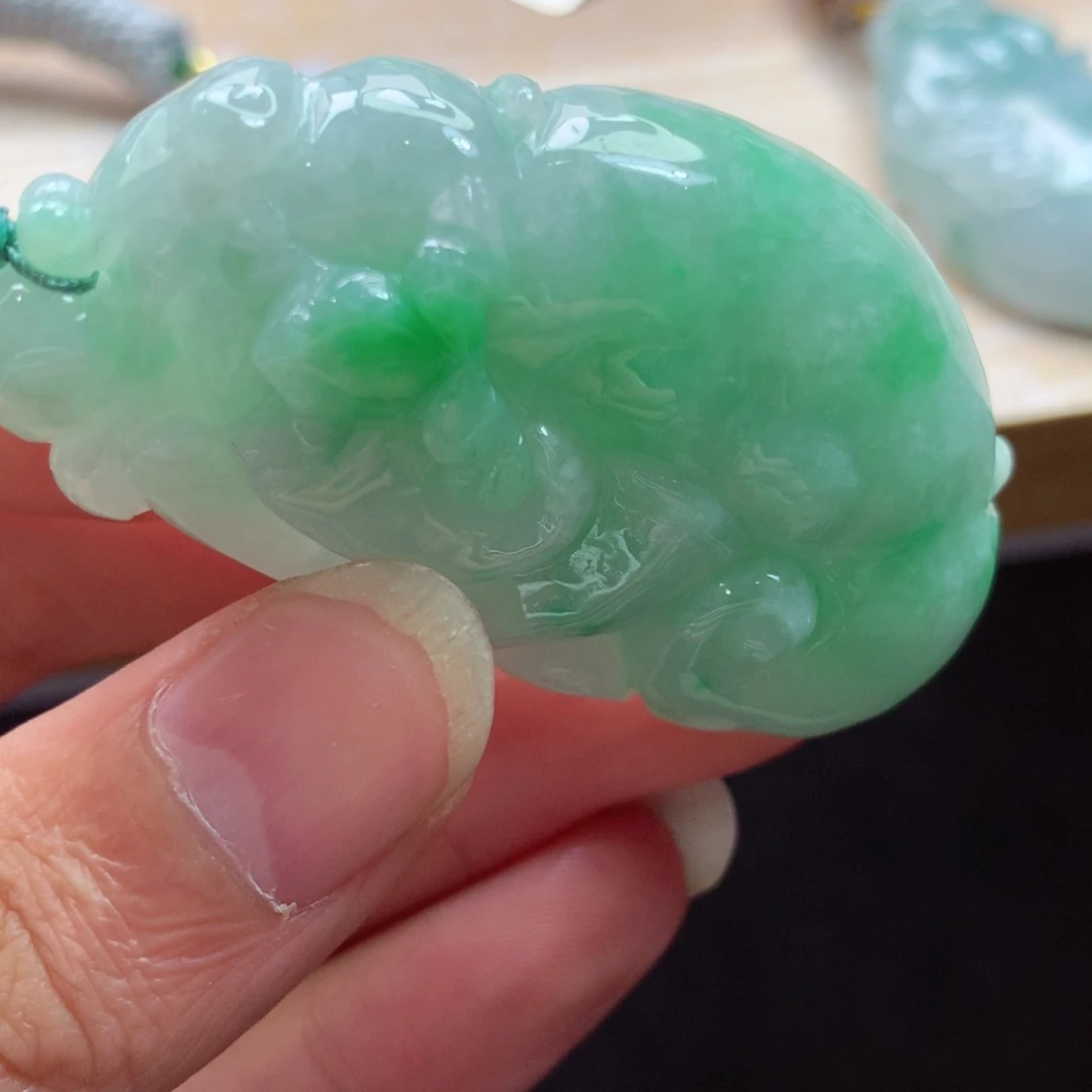 翡翠未镶嵌颈饰吊坠