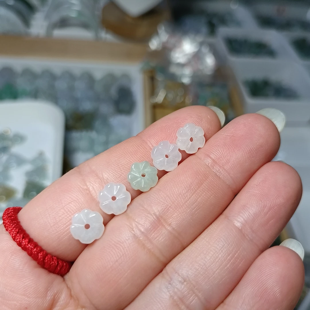 天然翡翠白色六瓣花片5个1组（约9*2）（不接受备注随机发货）