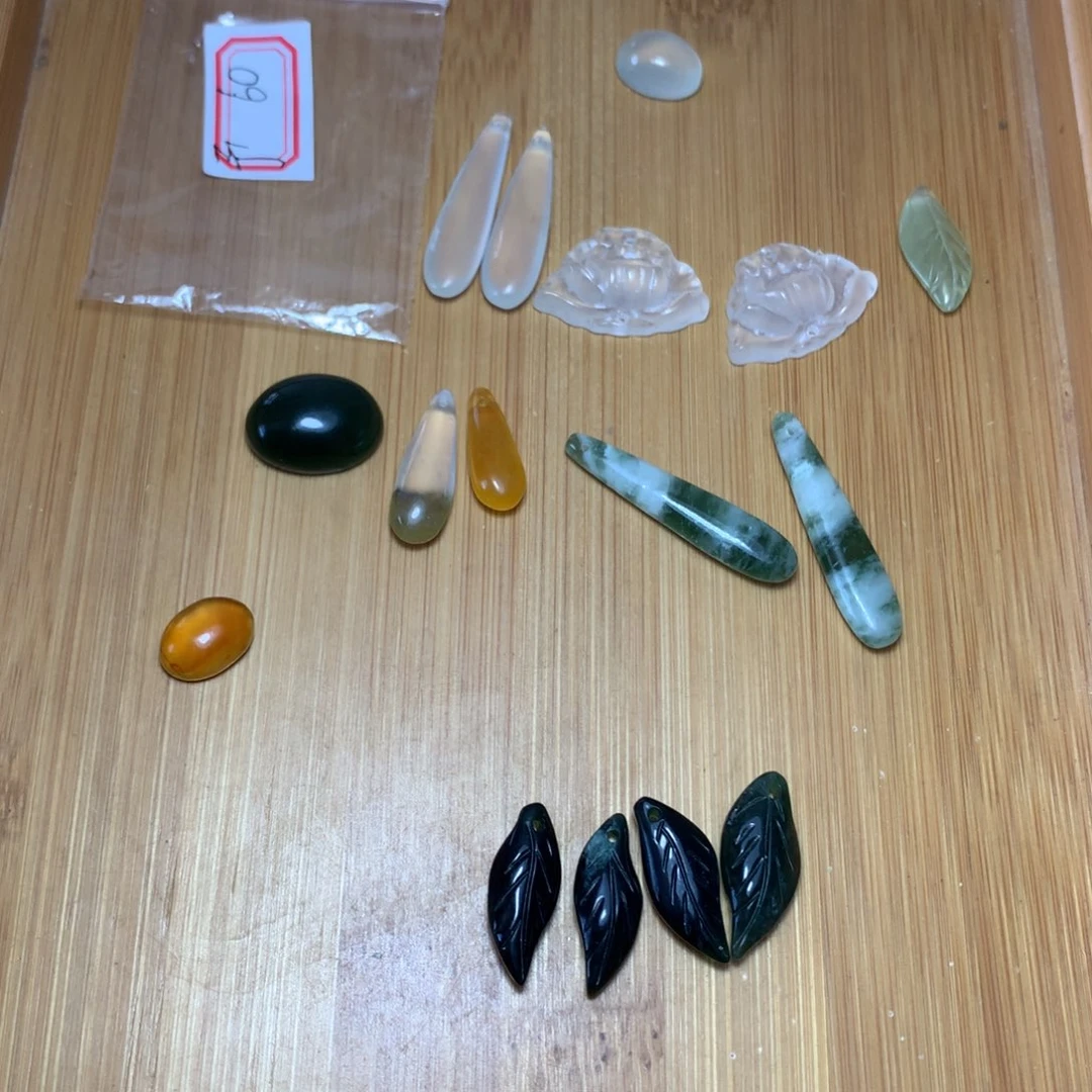 蛇纹石玉耳饰未镶嵌梓*