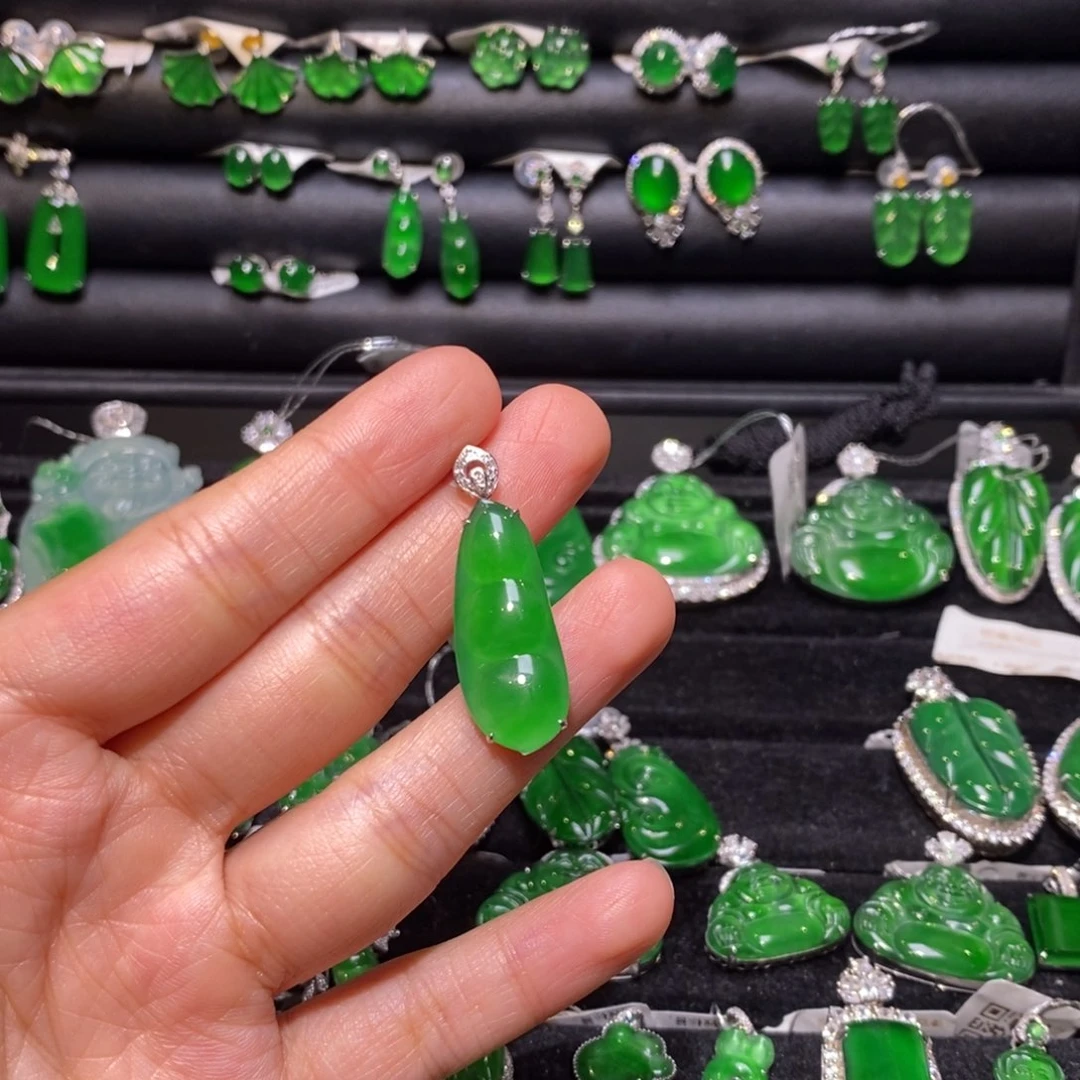 翡翠18K金镶嵌吊坠(不含链)豆豆福豆四季豆