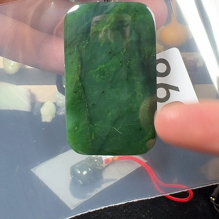 转***间和田玉未镶嵌颈饰