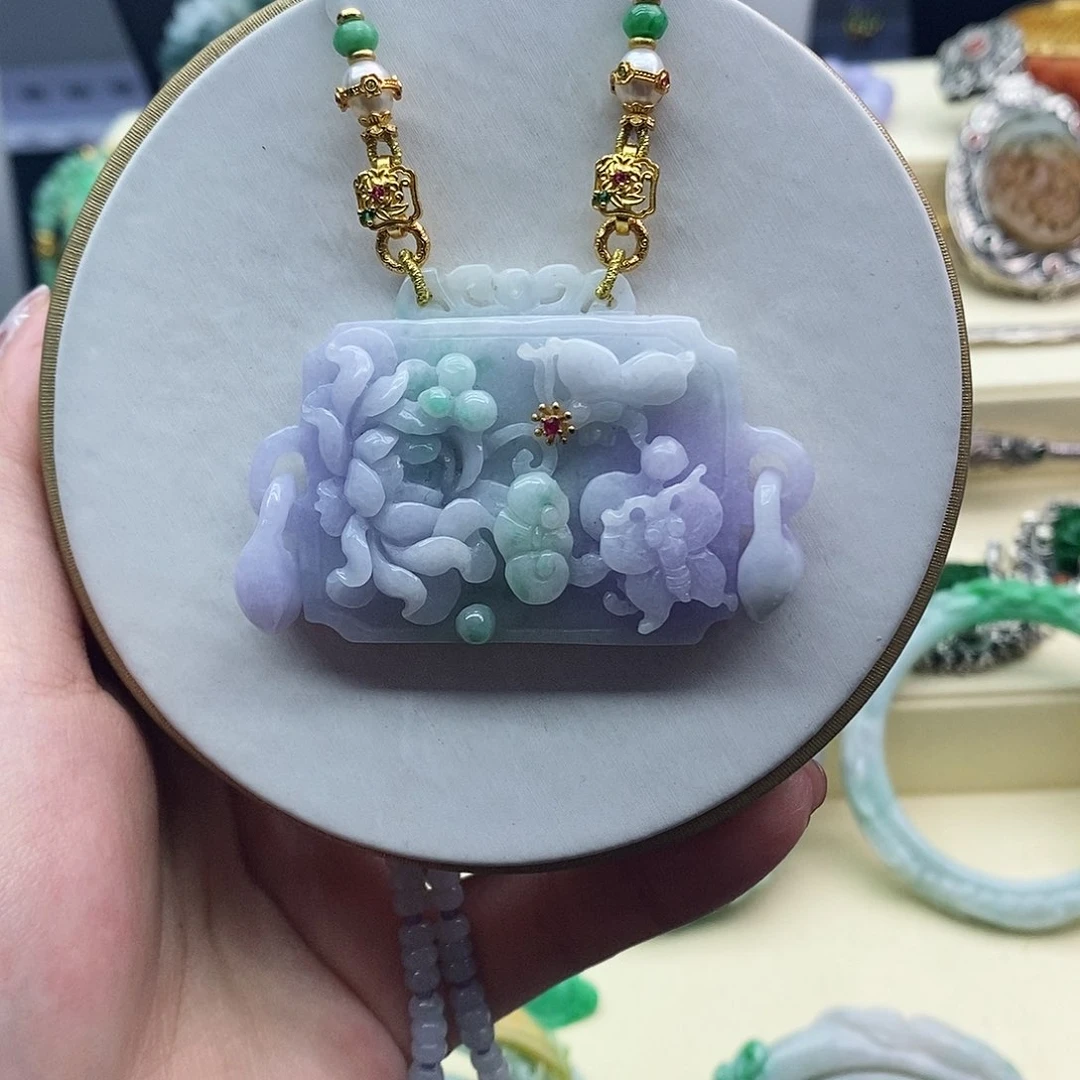 翡翠未镶嵌吊坠(赠链)