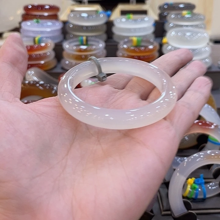 玛瑙/玉髓手镯未镶嵌