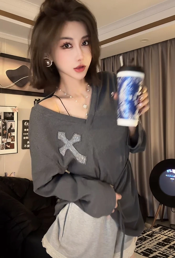 春季时尚十字架v领长袖T恤显瘦气质辣妹性感纯欲包臀设计感设计感