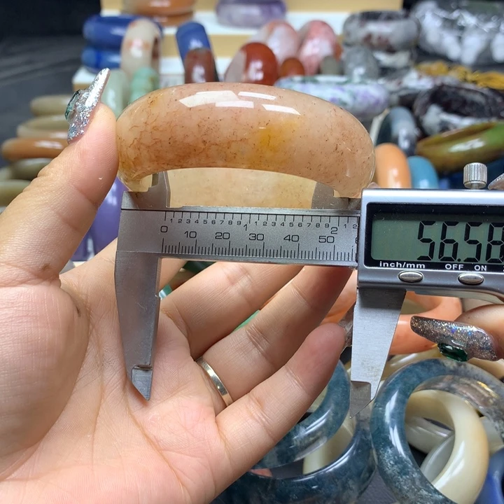 未镶嵌手镯石英质玉