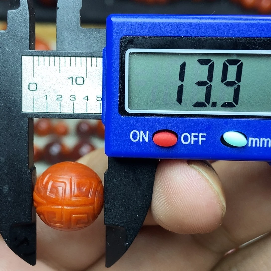 南红玛瑙未镶嵌配饰有瑕疵