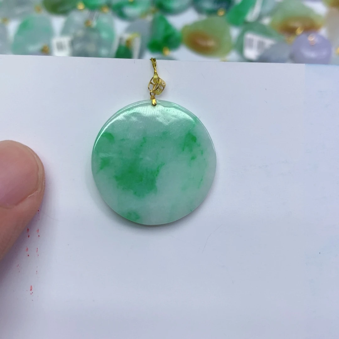 翡翠18K金镶嵌颈饰111111111