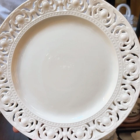 白瓷皇冠镂空盘子25厘米