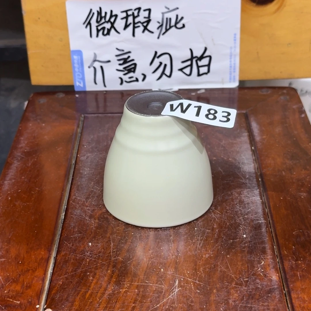 微瑕疵介意勿拍陶瓷器皿A644