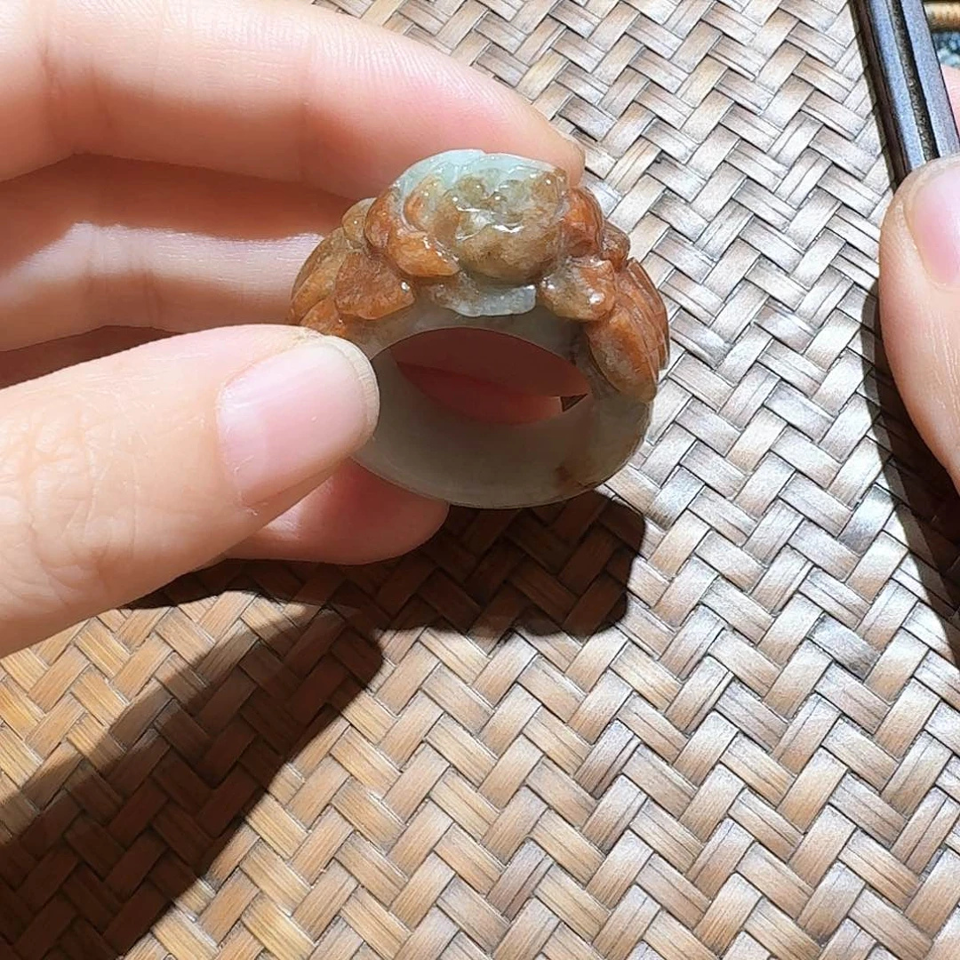 未镶嵌戒指翡翠个性十足