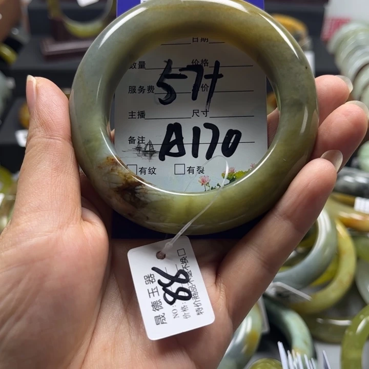 蛇纹石玉手镯未镶嵌