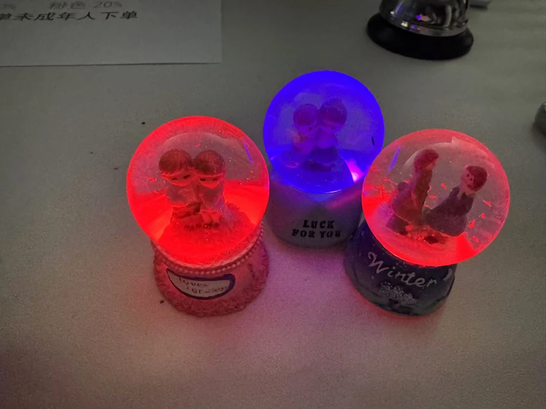 创意潮玩水晶灯摆件