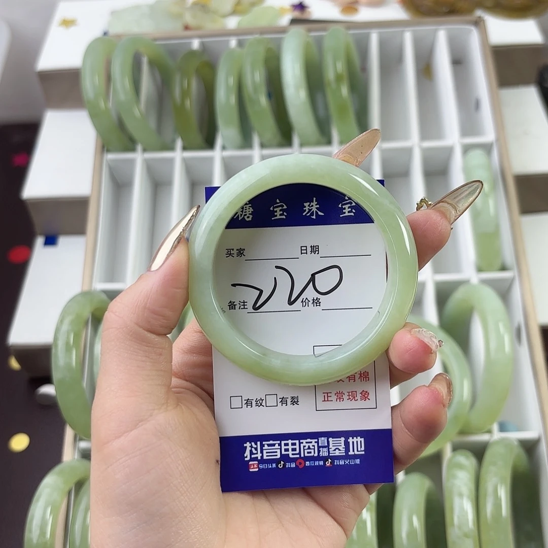 蛇纹石玉手镯未镶嵌安**主