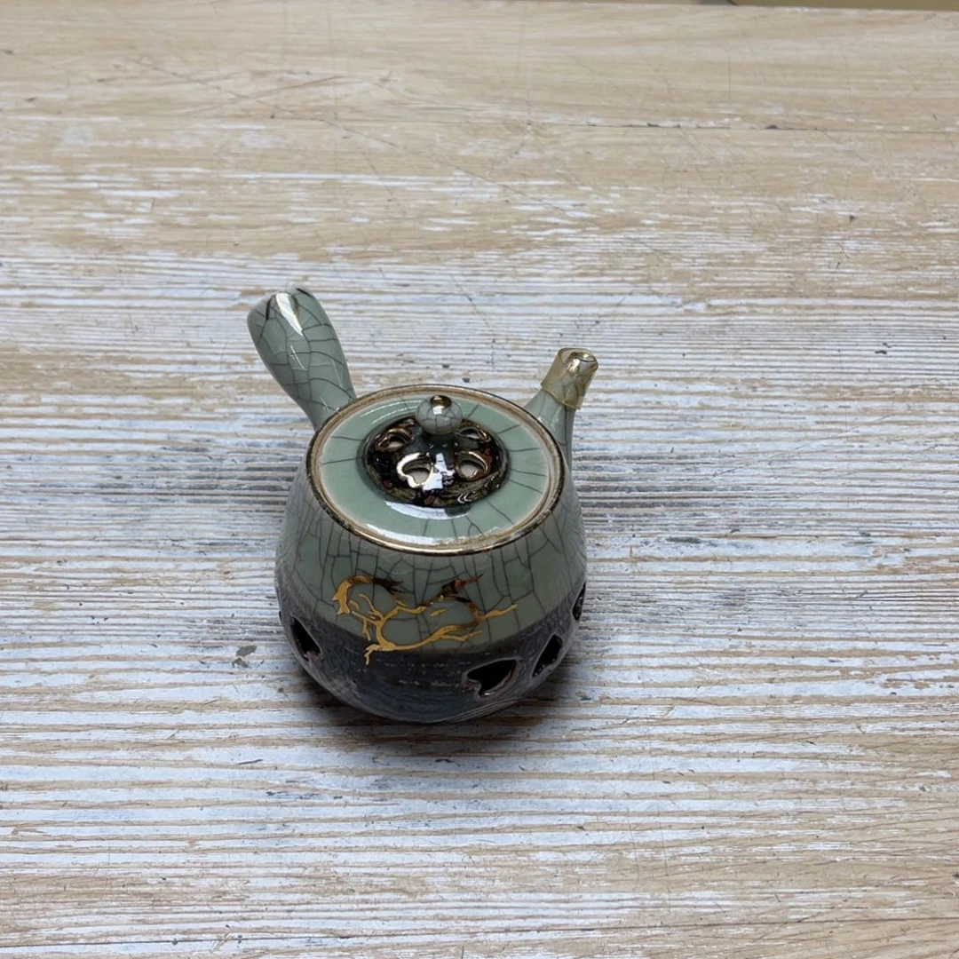 瓷片天**童密密麻麻地排列着