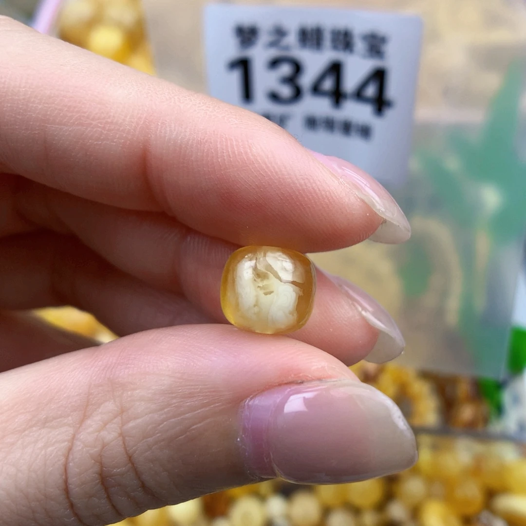 琥珀未镶嵌裸石9.5