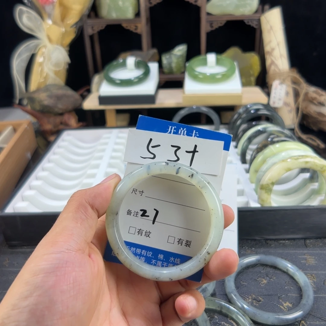 蛇纹石玉未镶嵌手镯