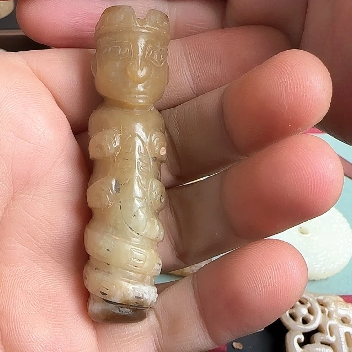 和田玉（糖玉）车挂未镶嵌美****样