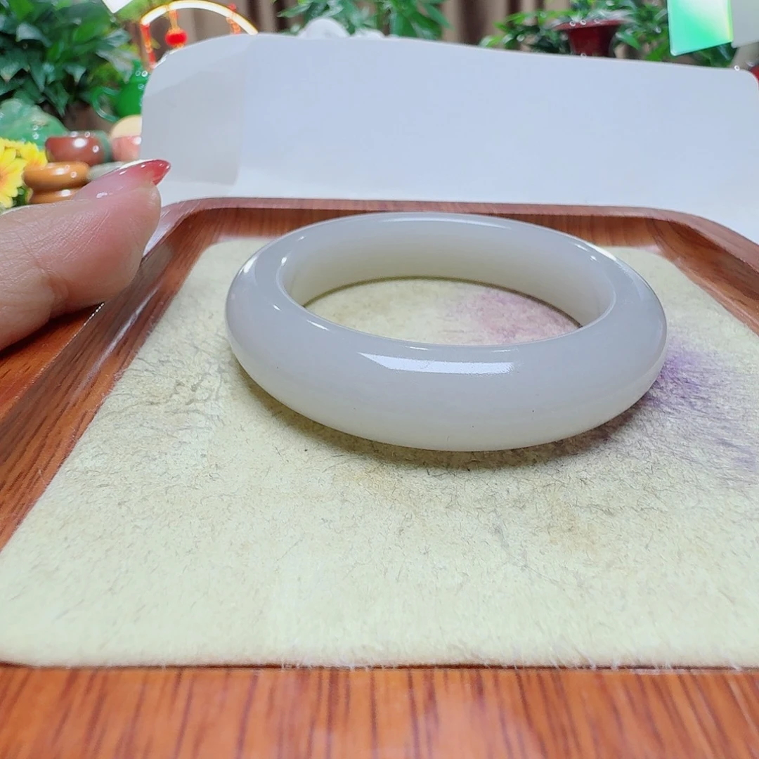 坚***持石英质玉未镶嵌手镯