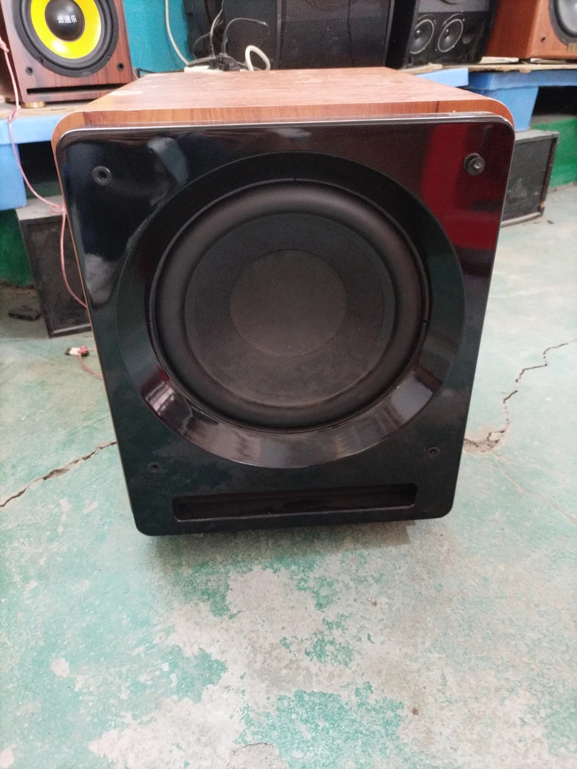 准新品  10寸有源低音炮一个，要有音频输出口才能使用，单独不能用