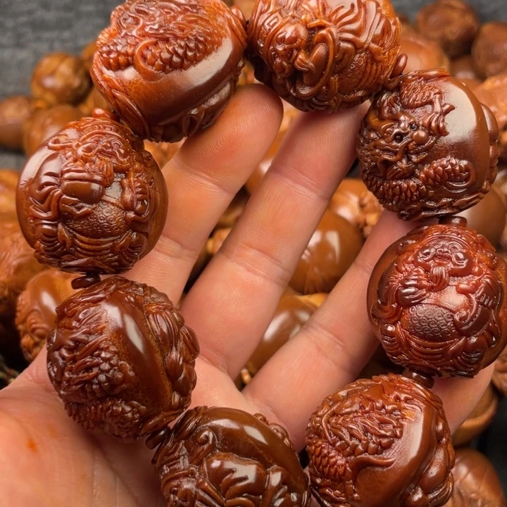 橄榄核吊坠流***丐橄榄核手持