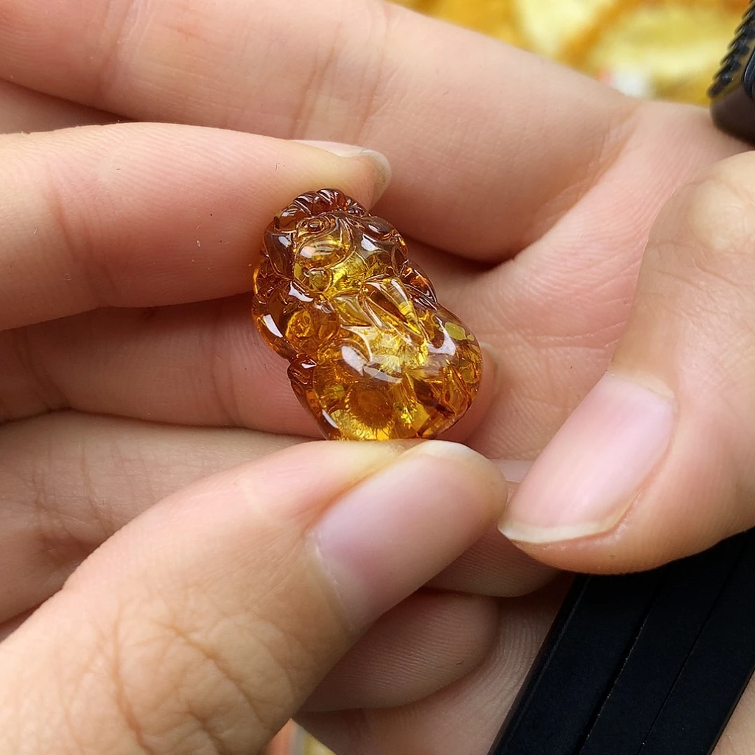 未镶嵌琥珀珠宝奇石
