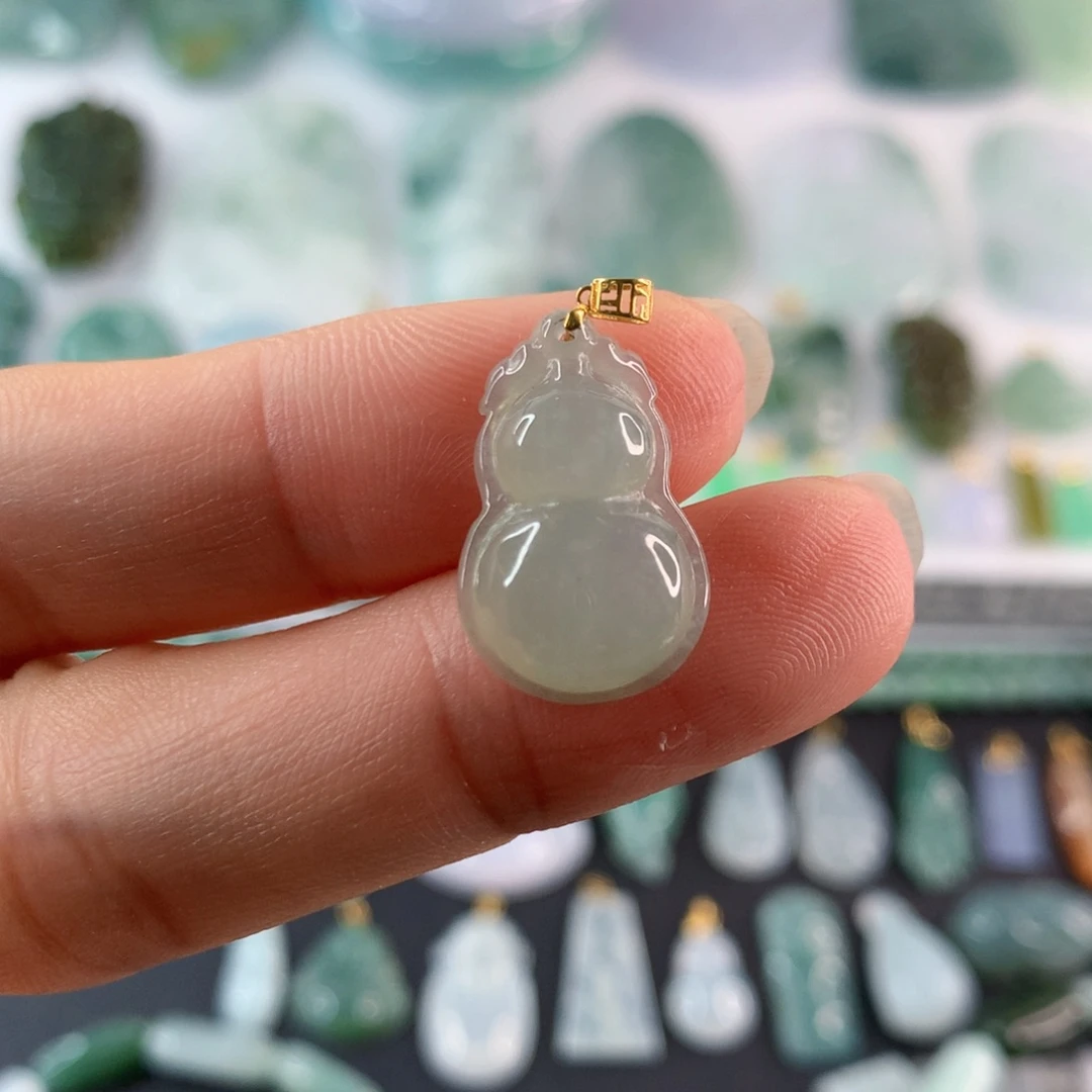 翡翠未镶嵌颈饰葫芦