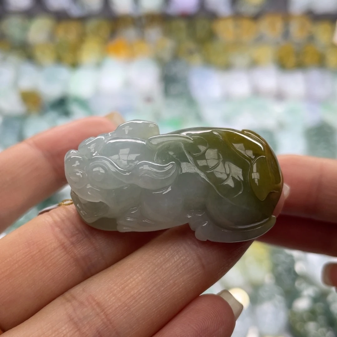 翡翠未镶嵌颈饰貔貅