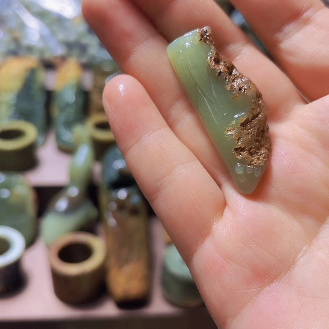 岫岩老玉（透闪石质玉）未镶嵌颈饰