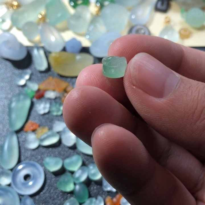 定制翡翠未镶嵌挂件