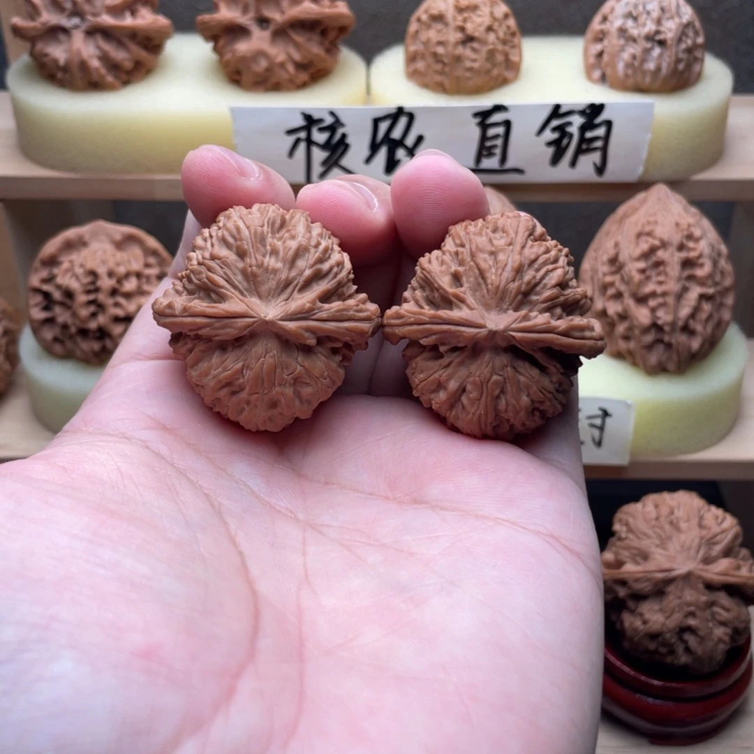 2***_吊坠文玩核桃全品白狮子39➕，42.6克交友价