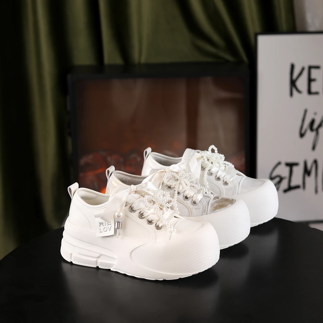 【云朵】 2025春季新款厚底增高6cm百搭女士休闲鞋板鞋 66010-38