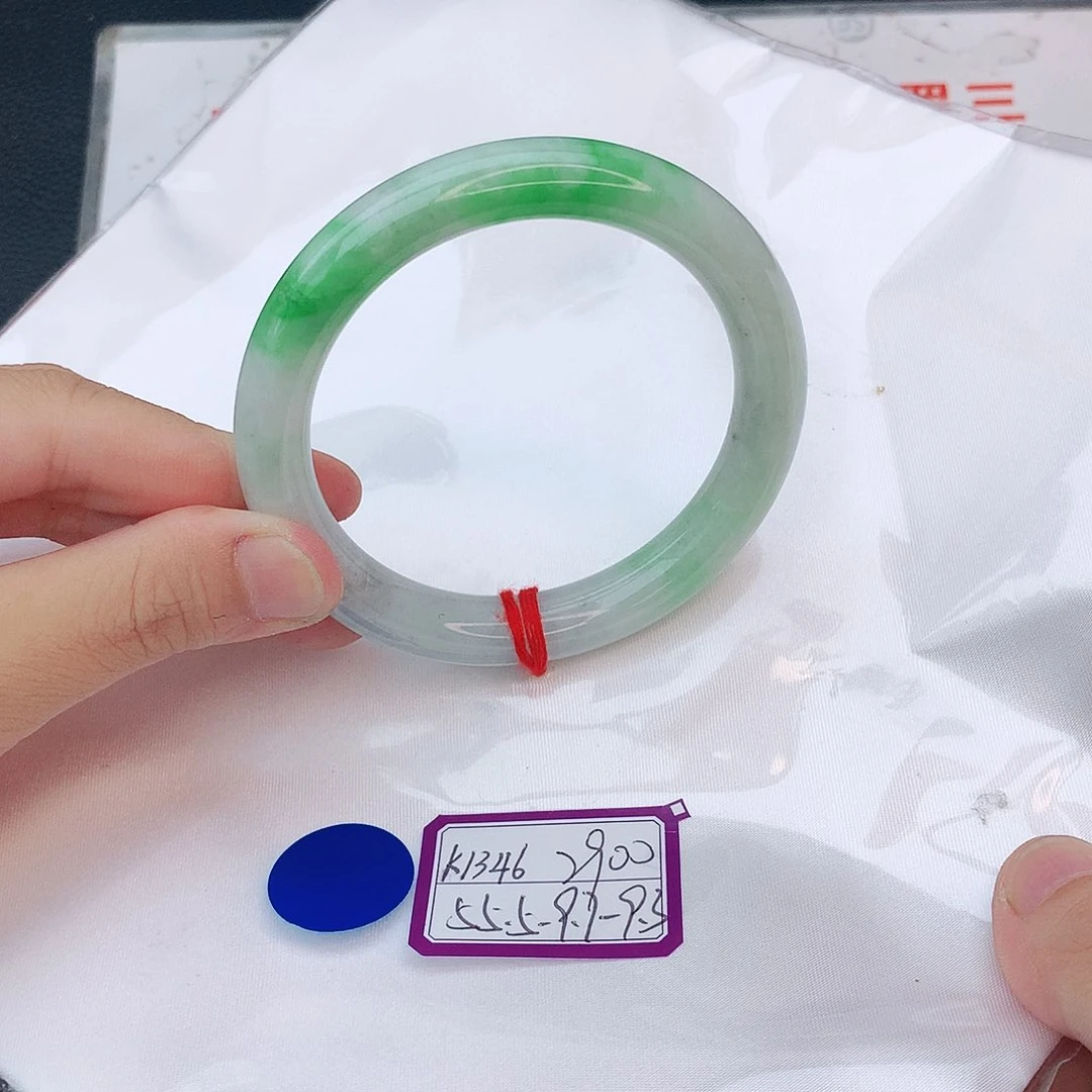 翡翠手镯未镶嵌翡翠