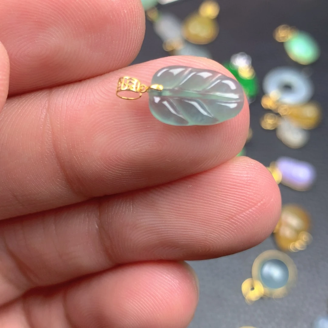 【闪购商品】颈饰18K金镶嵌翡翠翡翠