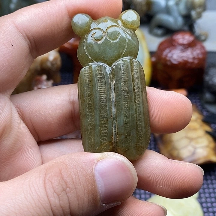 未镶嵌蛇纹石玉颈饰