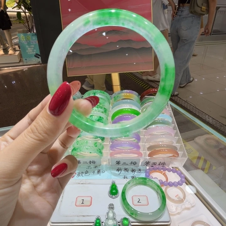 翡翠手镯未镶嵌翡翠手镯