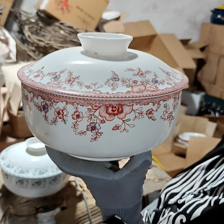 摆件盘子碗茶壶啥都有