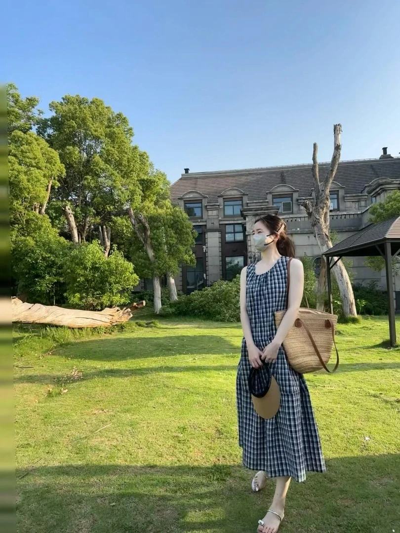 文艺复古格子裙2025年夏季新款女装无袖背心连衣裙超好看a字长裙